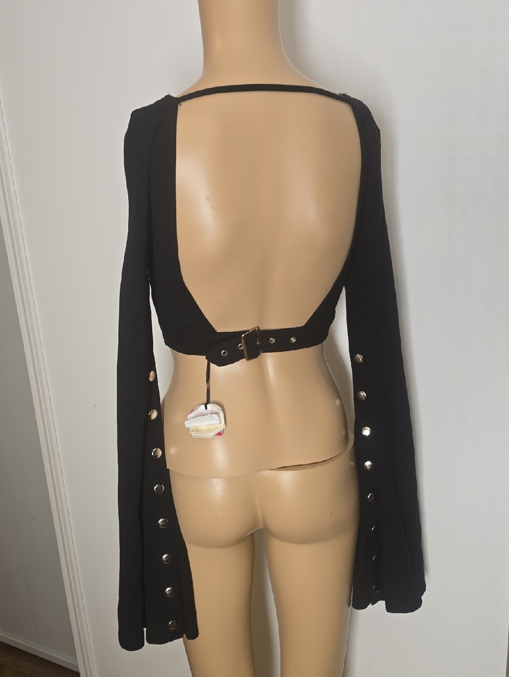 Edgy Black Open-Back Crop Top with Snap-Sleeve Detail - Small